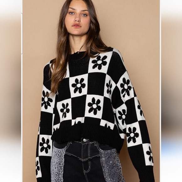 Hollister Sweaters - HOLLISTER Check and Floral PatternSweater in Black White. Size XXS NWT